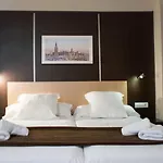Hotel Plaza 3*